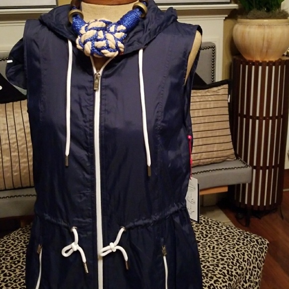 TOMMY HILFIGER SLEEVELESS RAINJACKET - Picture 2 of 4